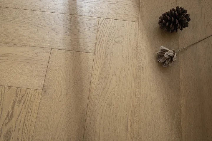 Latte Tan Herringbone engineered oak flooring, product photograph 22