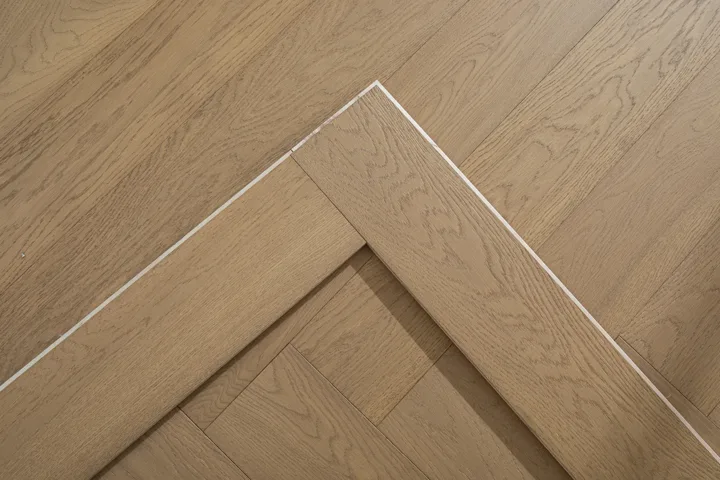 Latte Tan Herringbone engineered oak flooring, product photograph 30