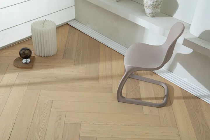 Natural Oak Herringbone engineered oak flooring, product photograph 5