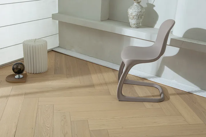 Natural Oak Herringbone engineered oak flooring, product photograph 7
