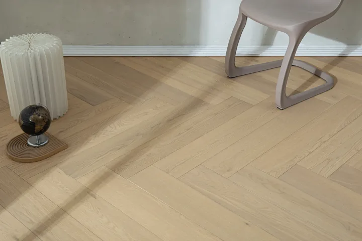 Natural Oak Herringbone engineered oak flooring, product photograph 8