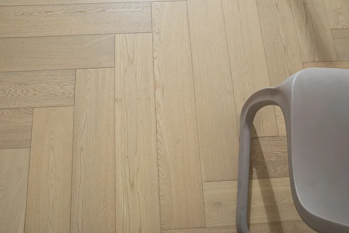 Natural Oak Herringbone engineered oak flooring, product photograph 12