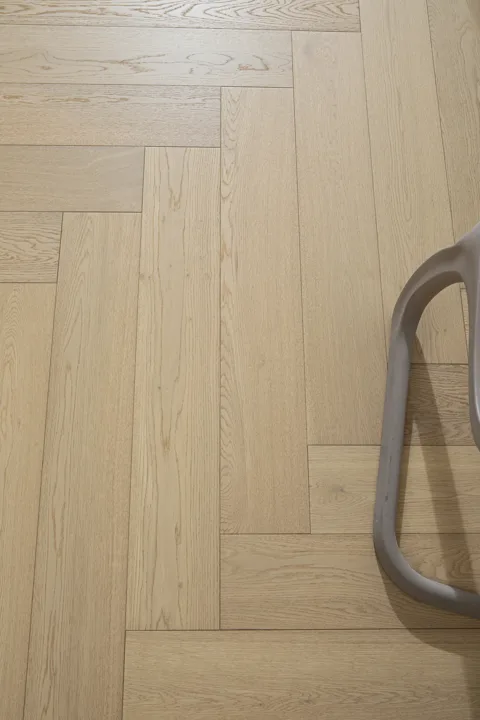 Natural Oak Herringbone engineered oak flooring, product photograph 13