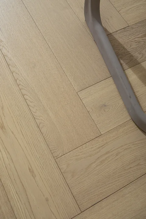 Natural Oak Herringbone engineered oak flooring, product photograph 15