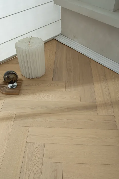 Natural Oak Herringbone engineered oak flooring, product photograph 17