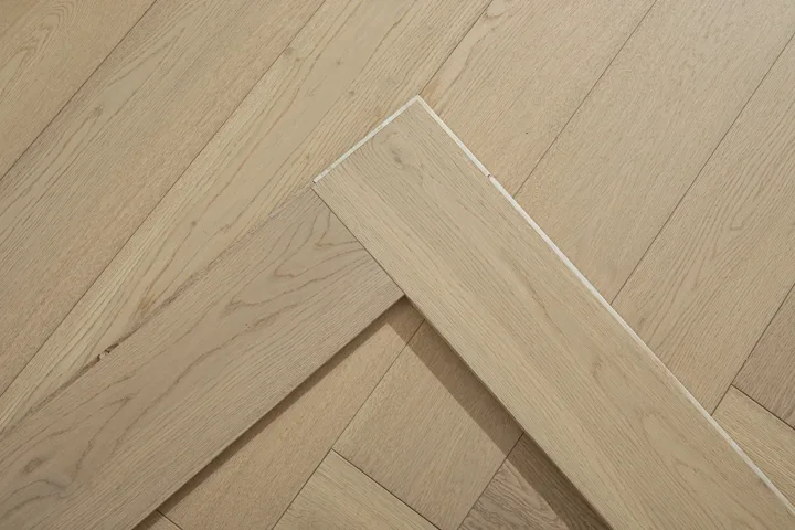 Natural Oak Herringbone engineered oak flooring, product photograph 30