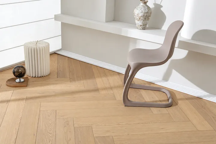 Natural Oak Herringbone · Retouched herringbone sample photograph